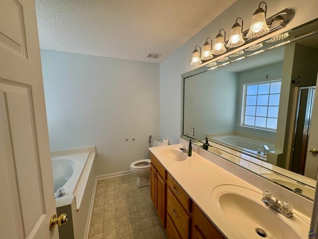 Building Photo - 505 Dorothy Ct