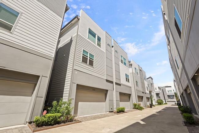 Building Photo - 1739 Eado Point Ln