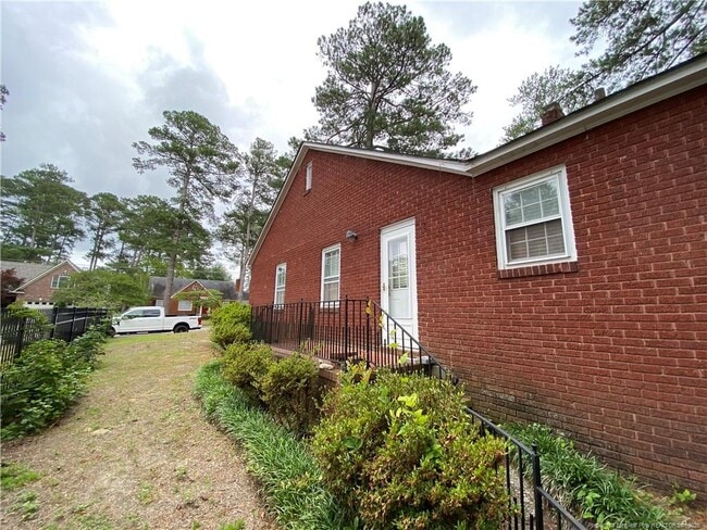 Building Photo - 601 Huske St