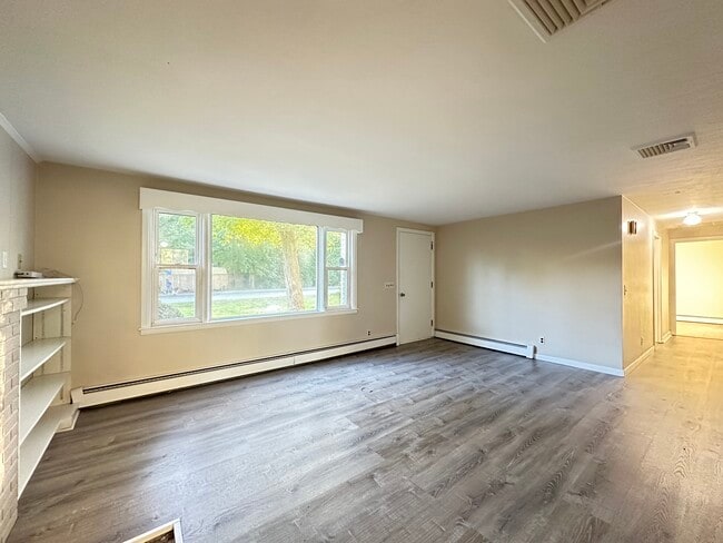 Building Photo - 135 S Pierce Rd