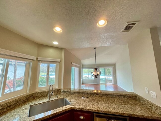 Building Photo - Spacious Unit Overlooking the RSM Beach Club!