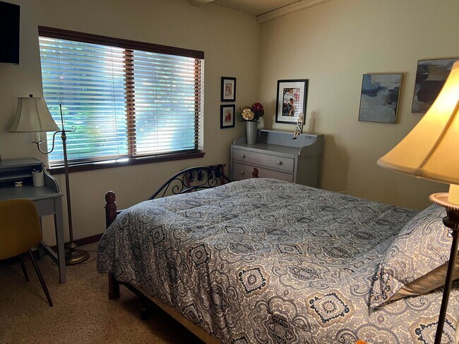 Building Photo - Fully Furnished Breathtaking Lake Views