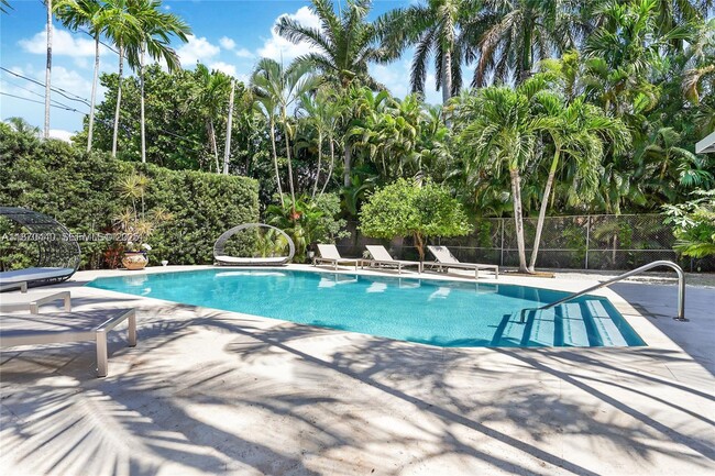 Building Photo - 5910 N Bayshore Dr