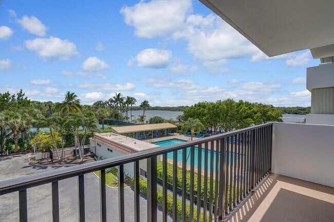 Building Photo - 2121 N Ocean Blvd