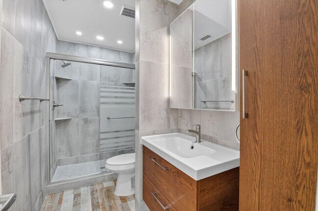 Building Photo - 5151 W Club Cir