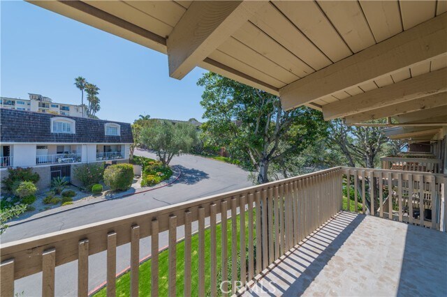 Building Photo - 6542 Ocean Crest Dr