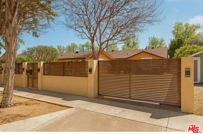 Building Photo - 5240 Buffalo Ave