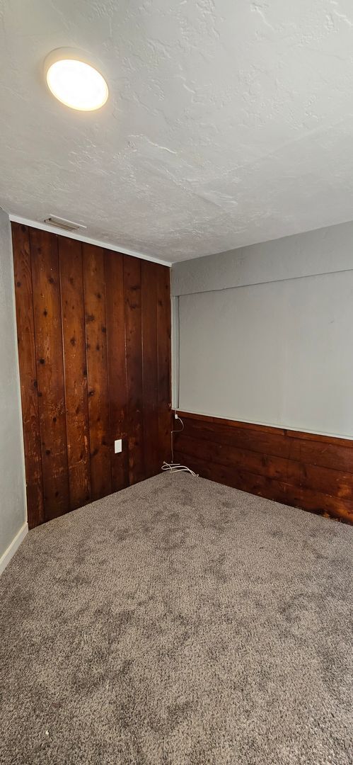 Building Photo - ONE BEDROOM ONE BATHROOM NEWLY RENOVATED A...