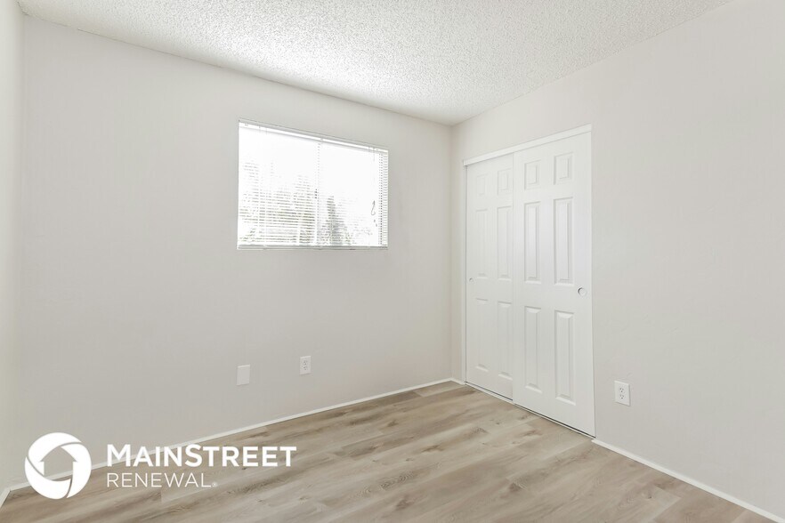 Building Photo - 9802 E Stella Rd