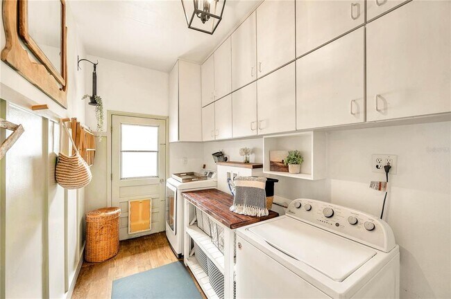 Building Photo - 16084 Stur St