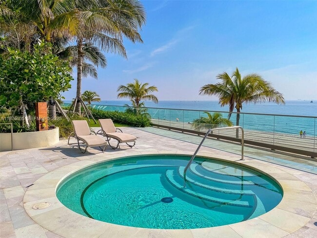 Building Photo - 18975 Collins Ave