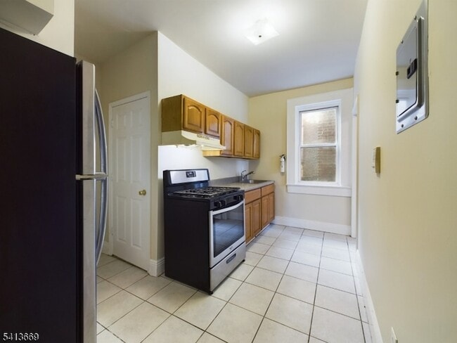 Building Photo - 413-15 Dodd St