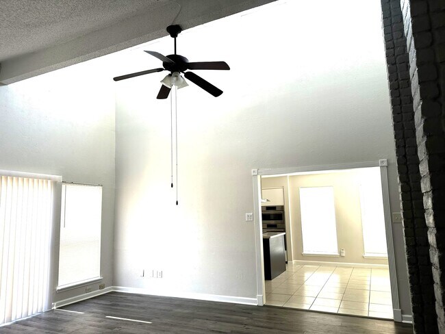 Building Photo - 4234 Willow Beach Dr