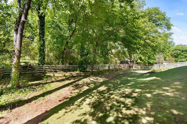 Building Photo - 312 Meadow Dr