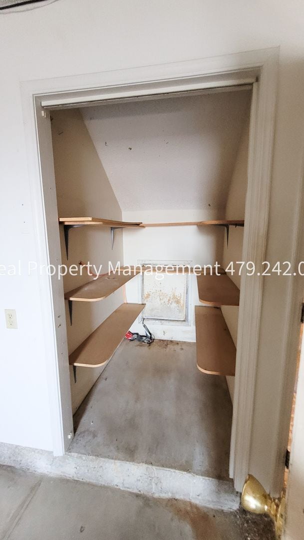 Building Photo - 106 Oak St