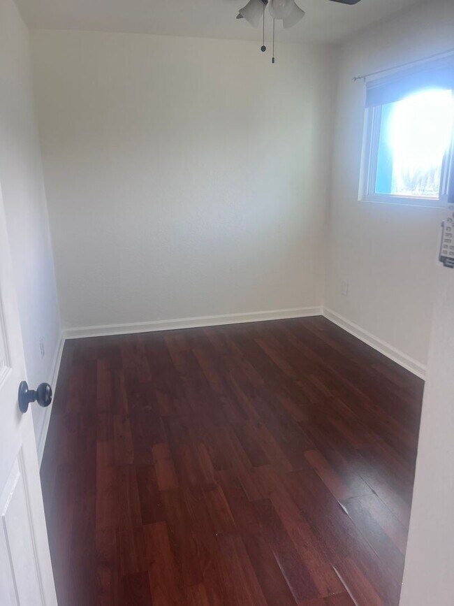 Building Photo - Spacious 2 bed 1 bath condo in Tracy