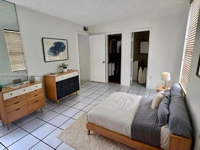 Building Photo - 9678 Fontainebleau Blvd