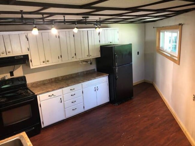 Building Photo - Charming 3-Bedroom Cloquet Home with Spacious Lot, Garage & Prime Location Near Parks and Golf