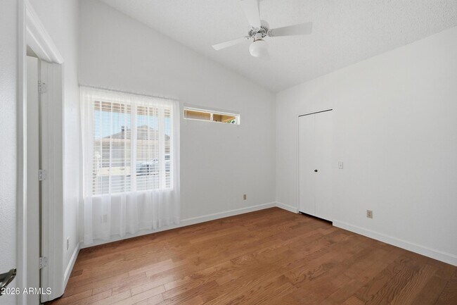 Building Photo - 6532 S Sawgrass Dr