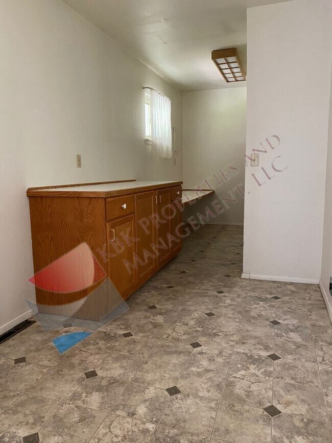 Building Photo - 711 Murphy Dr