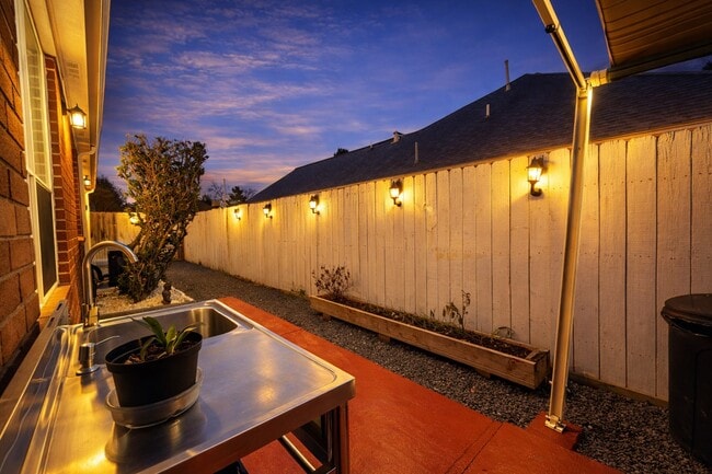 Building Photo - 3111 Birchleaf Dr