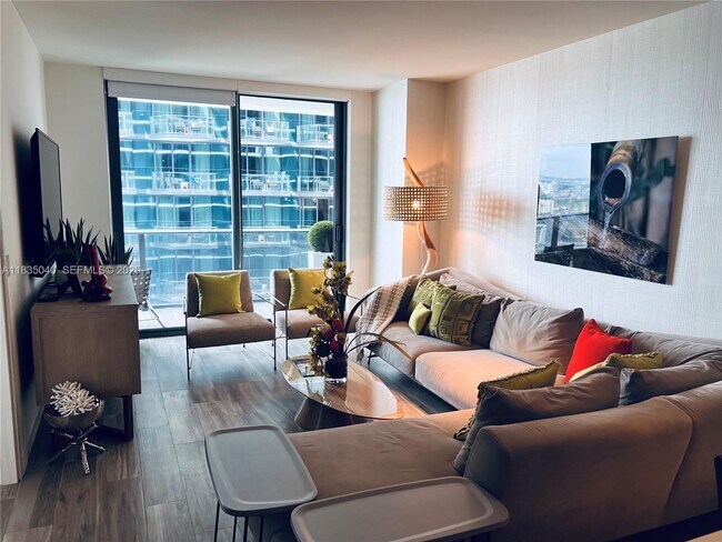 Building Photo - 801 S Miami Ave