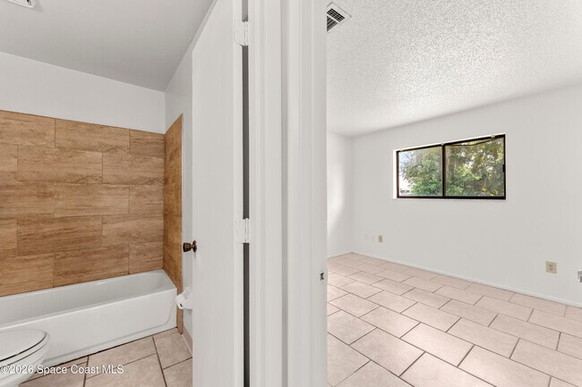 Building Photo - 920 San Filippo Dr SE