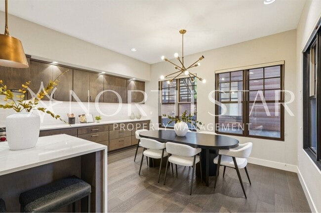 Building Photo - Luxury Living in the Heart of Lake Oswego: Stylish 3-Story Townhouse