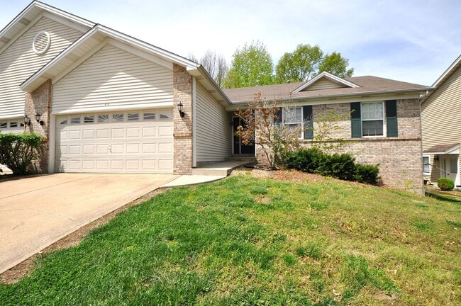 Building Photo - Beautiful Renovated 3 Bedroom 3 Bathroom i...