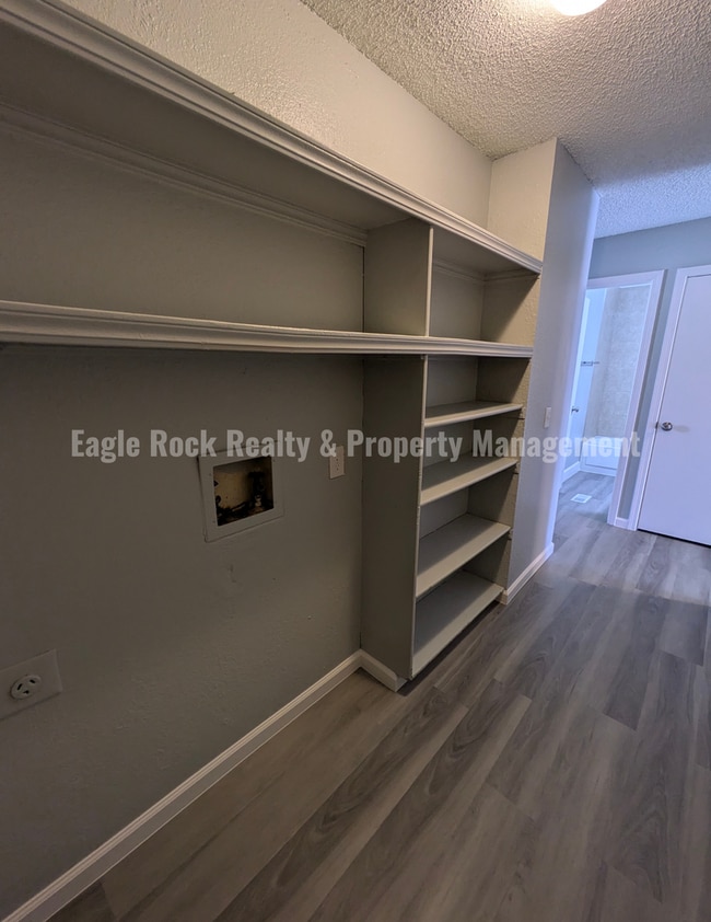 Building Photo - East Tulsa Duplex Unit for Rent (2beds/1.5baths)