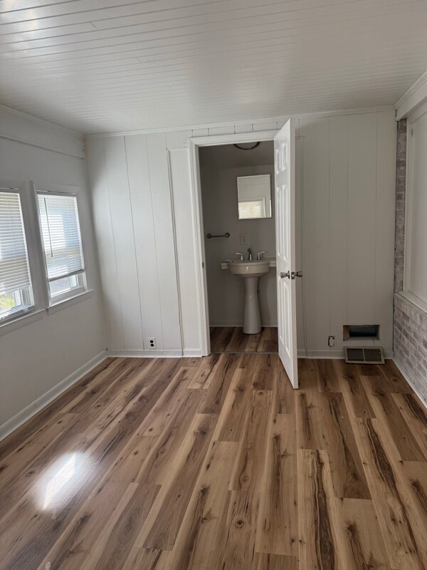 Building Photo - 1105 Sycamore Rd