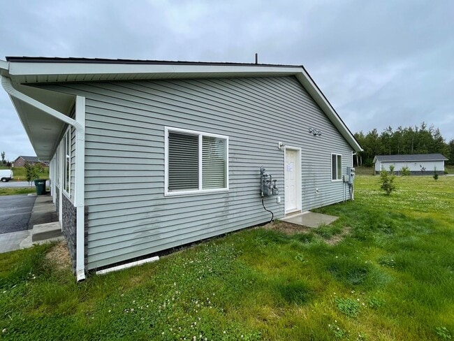 Building Photo - 1571 N Tinitun Cir