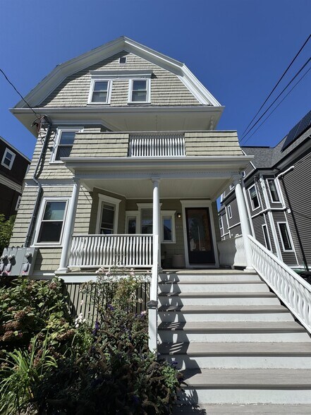Building Photo - 121 Highland Ave