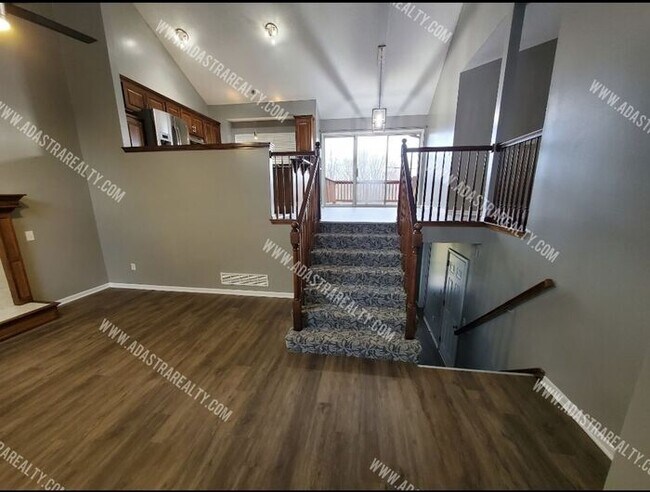 Building Photo - Gorgeous Olathe Home in South Hampton Subdivision-Available in SEPTEMBER!!