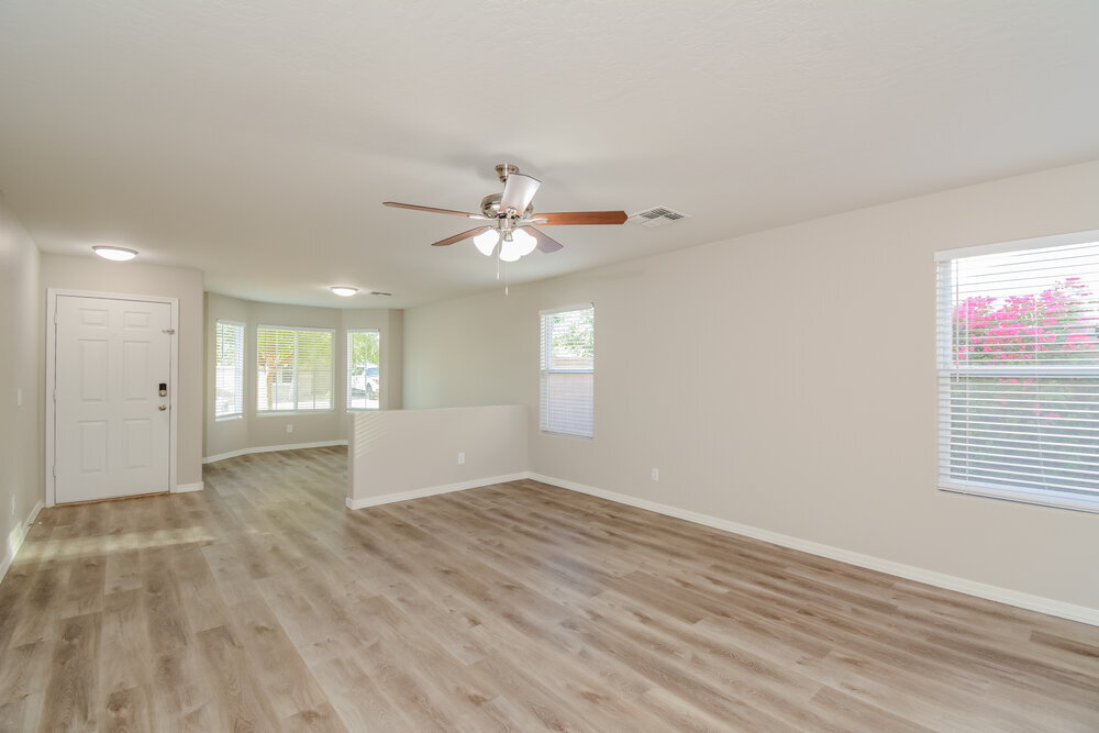 Building Photo - 15438 W Mercer Ln