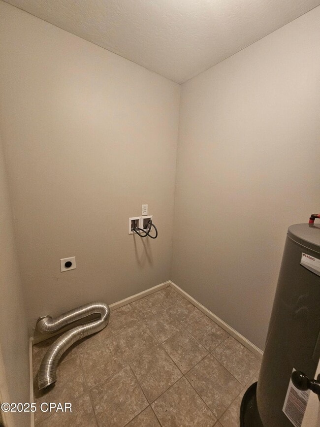 Building Photo - 7225 Quail Hollow Dr