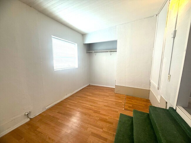 Building Photo - 8239 Suncoast Dr
