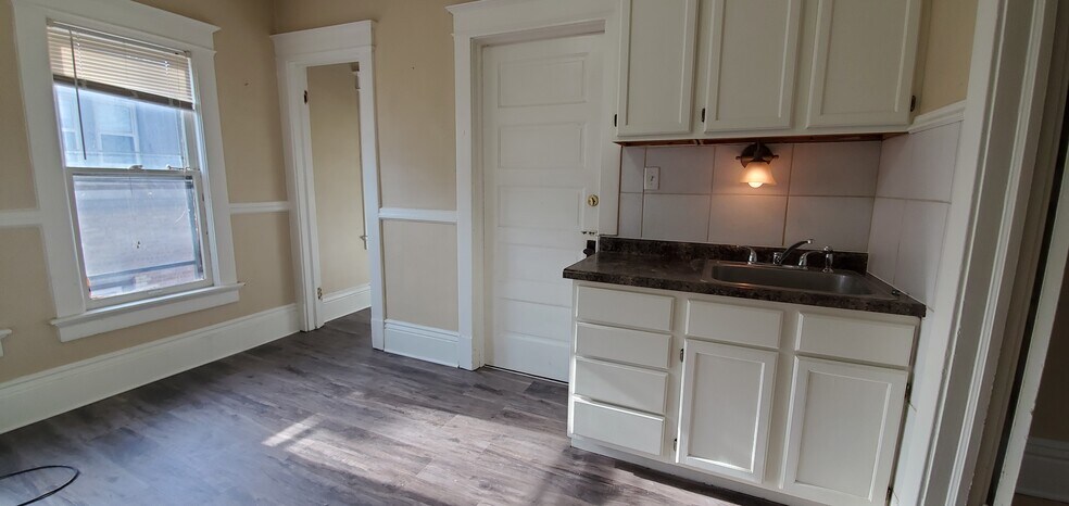 Building Photo - 1457 S 74th St