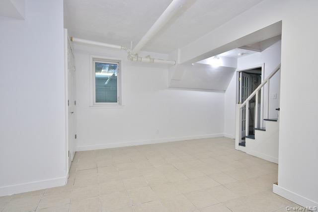 Building Photo - 16 Upland Ln