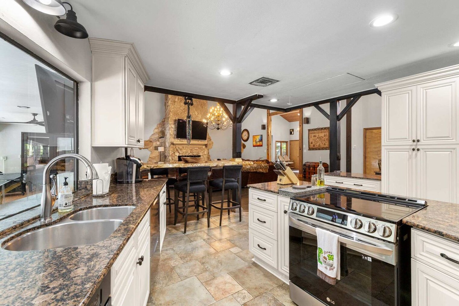 Building Photo - 926 Riverhills Dr