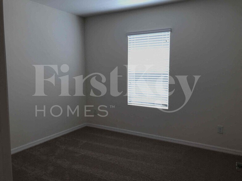 Building Photo - 1609 SW 25th Ln