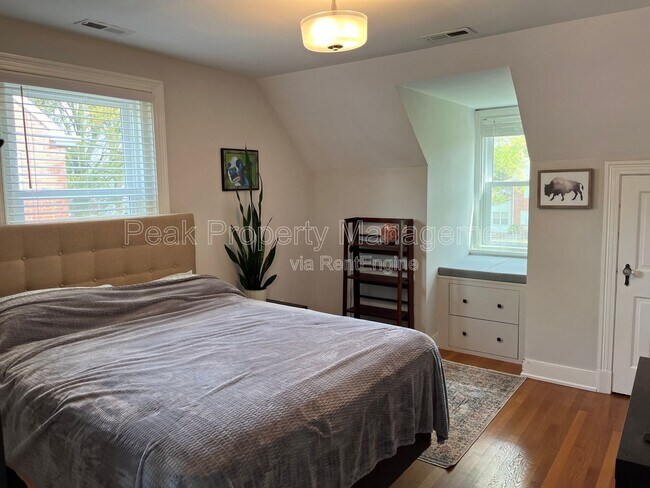 Building Photo - 3514 Montrose Ave