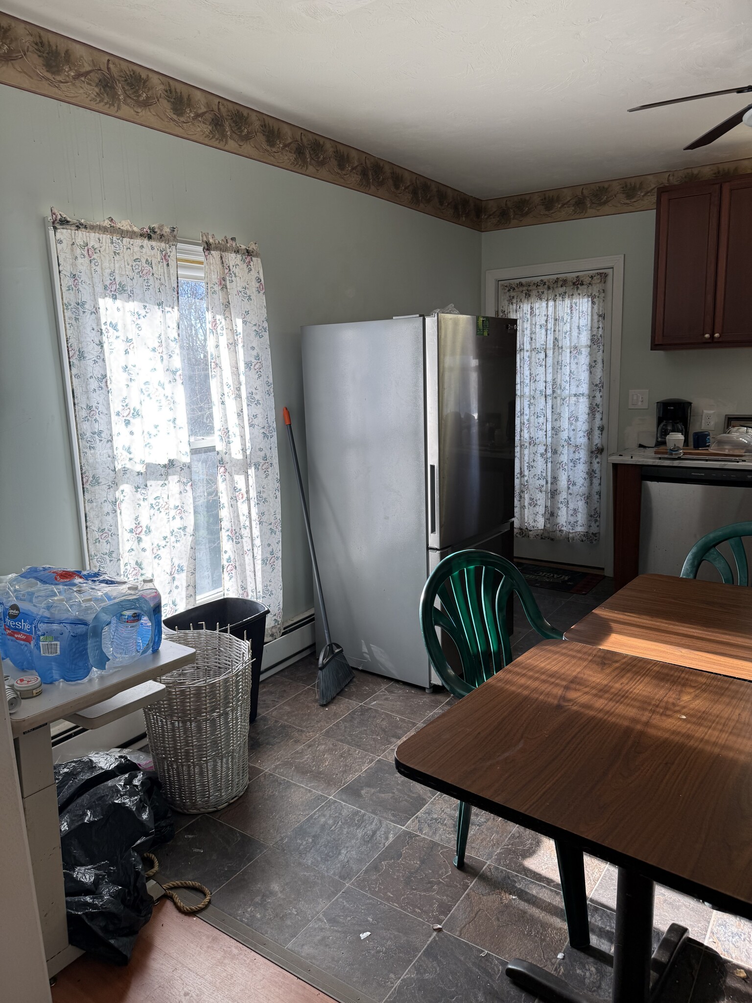 Building Photo - 298 Main St