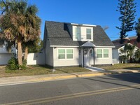 Building Photo - Beautiful Beachside 3 Bed 2 Bath Home Avai...