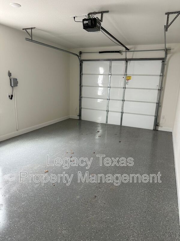 Building Photo - 405 Kaether Ln