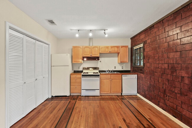 Building Photo - 405 N Prairie Ave