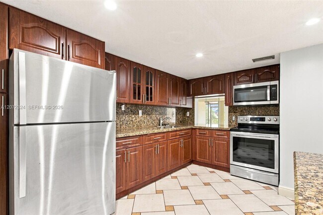 Building Photo - 6511 Racquet Club Dr