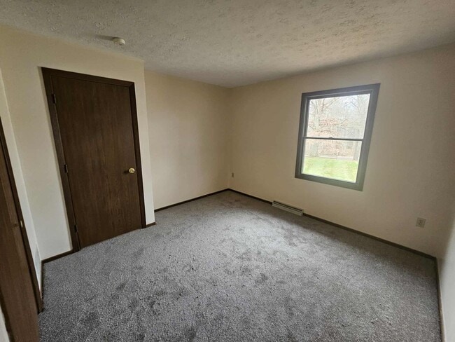 Building Photo - Ravenna 2 Bedroom 1 Bath