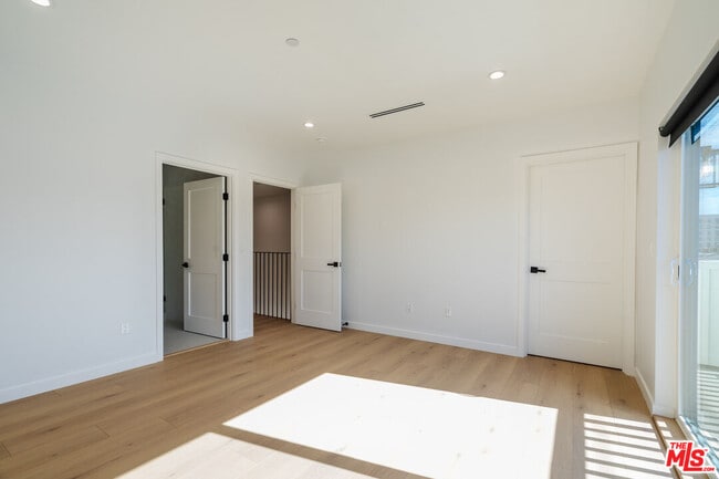 Building Photo - 6763 Lexington Ave