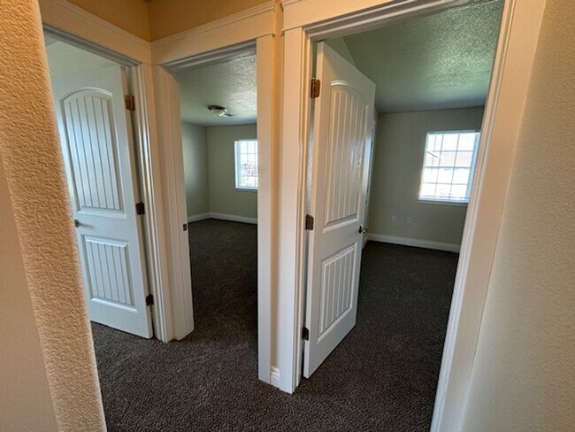 Building Photo - 115 Montalto Dr